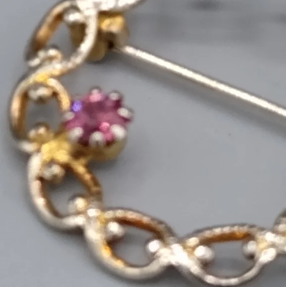 Gold tone Filigree Rhinestone Wreath Circle Brooch Pin Vintage - Picture 2 of 10